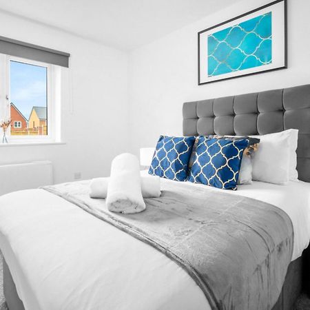 New 2 Bedroom Deluxe Apartment - Parking - Wifi & Netflix - Top Rated - 50C Cradley Heath 외부 사진