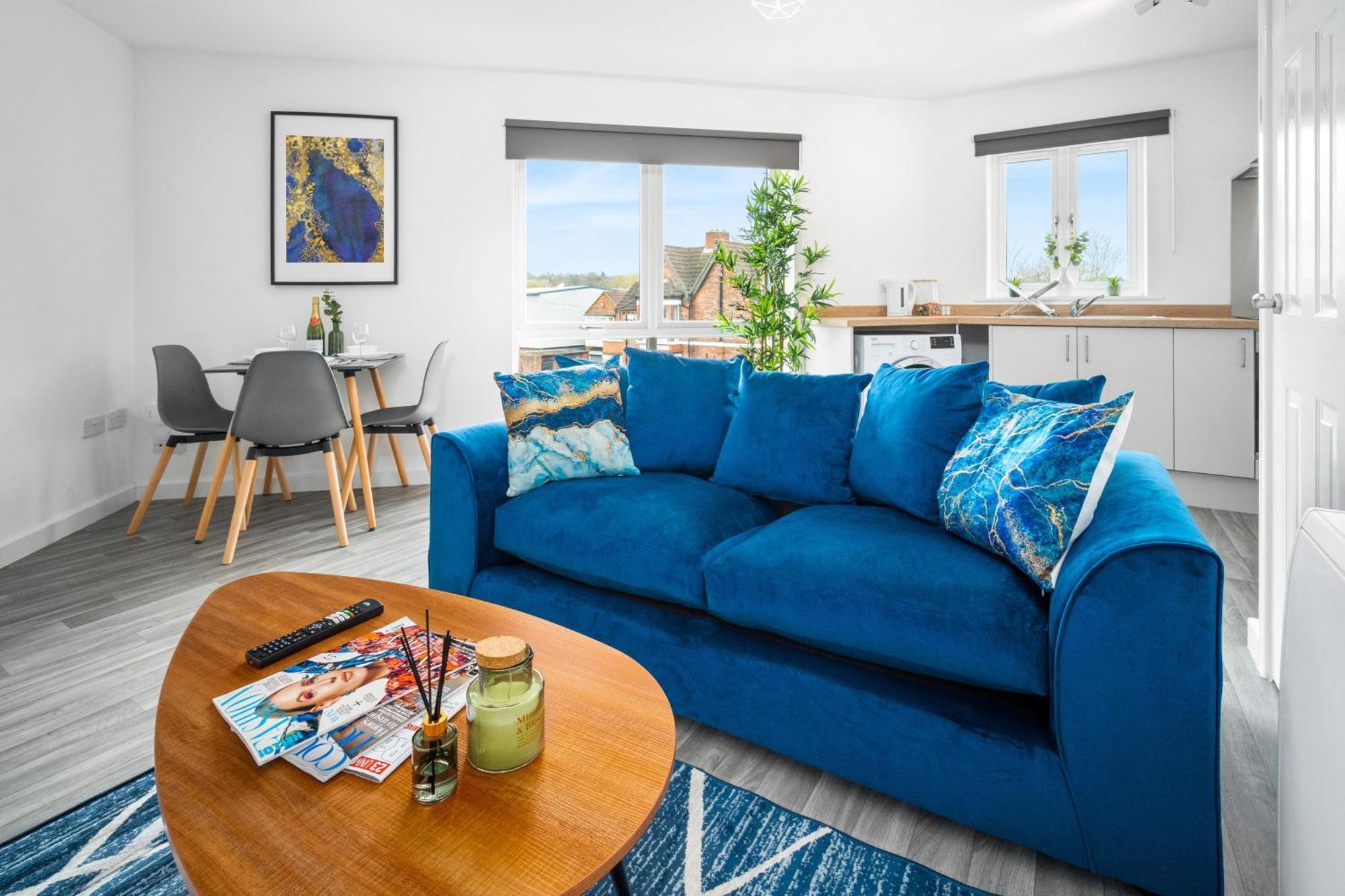 New 2 Bedroom Deluxe Apartment - Parking - Wifi & Netflix - Top Rated - 50C Cradley Heath 외부 사진